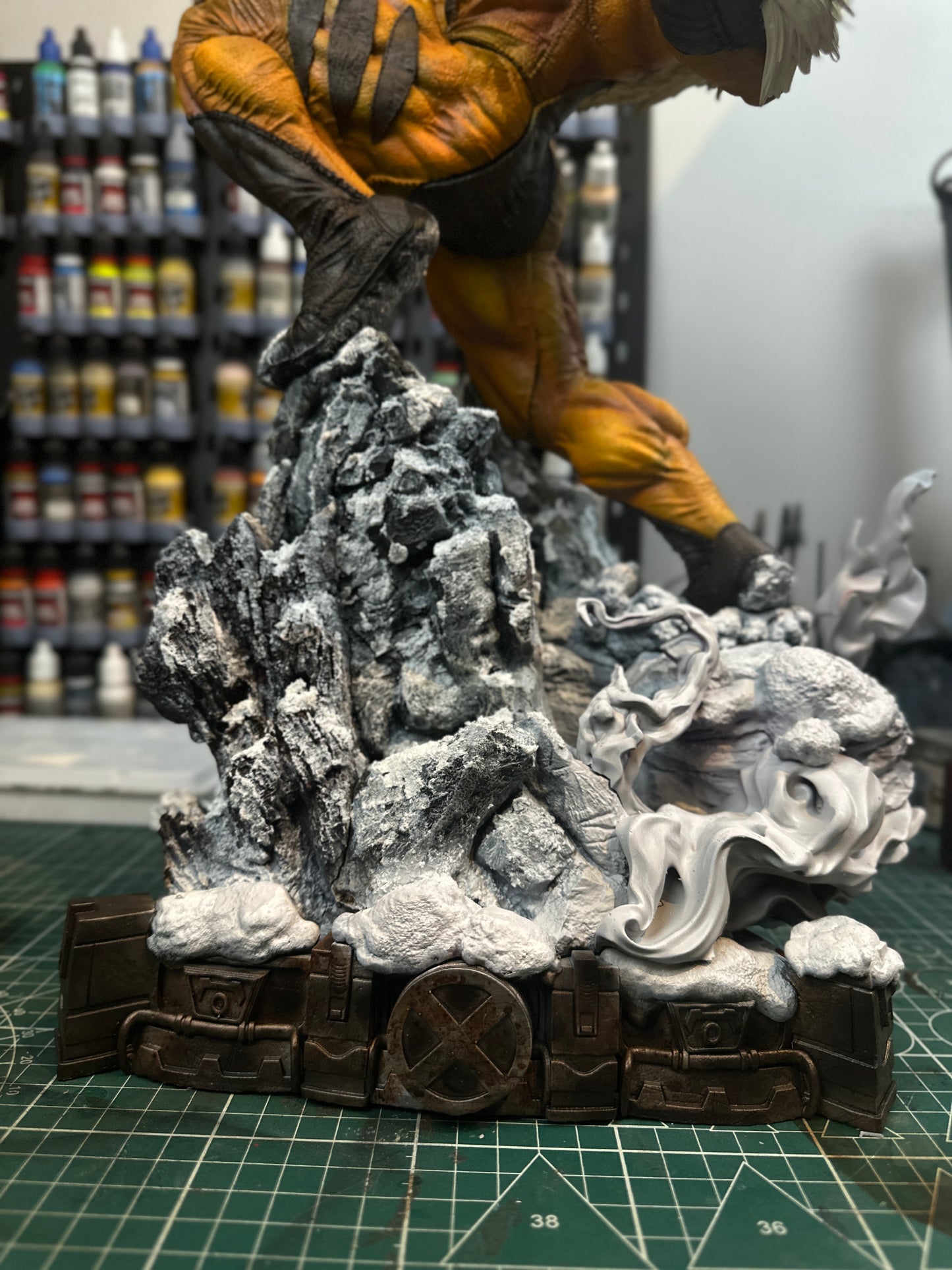 Wolverine vs Sabertooth Diorama