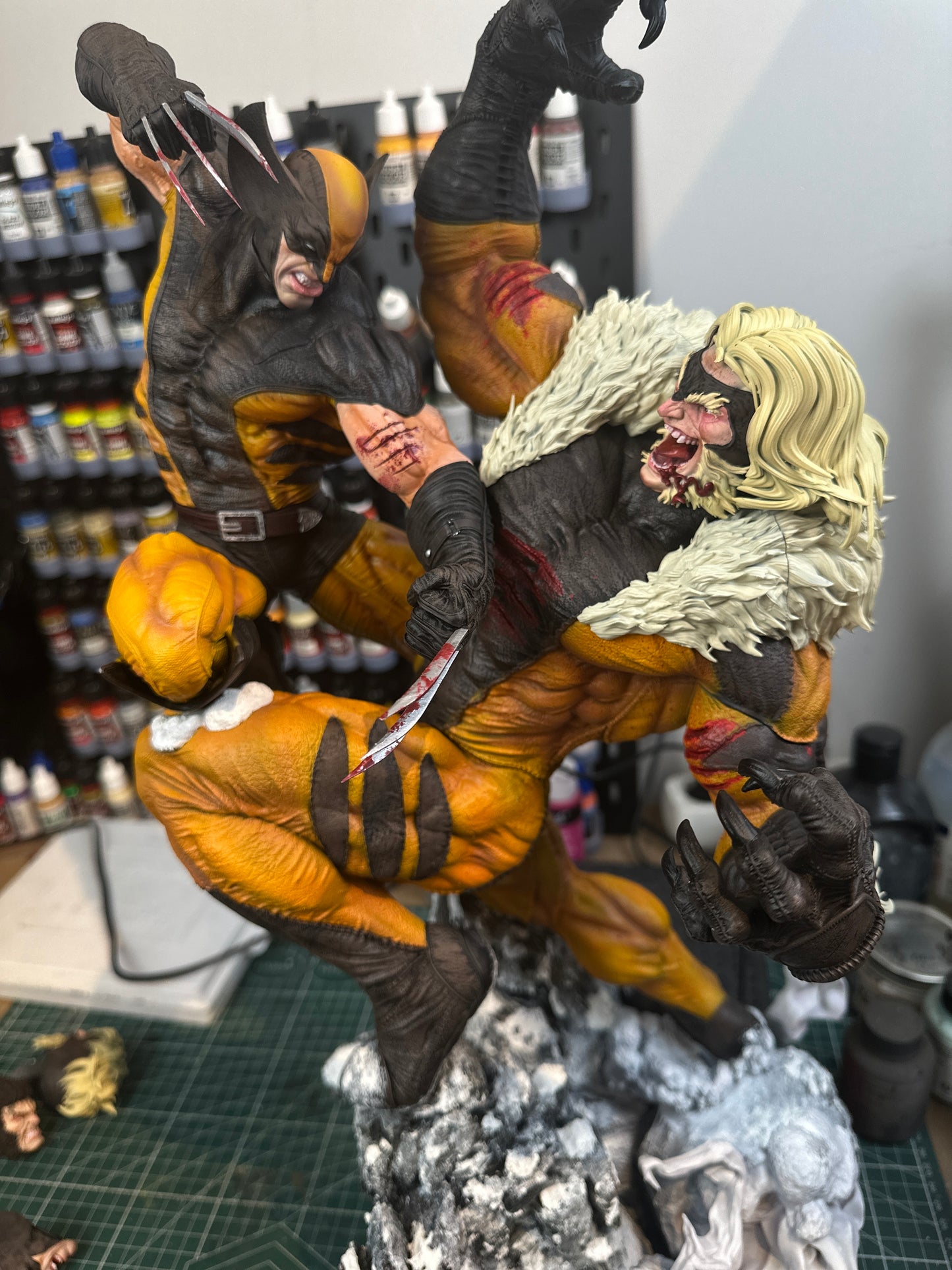 Wolverine vs Sabertooth Diorama