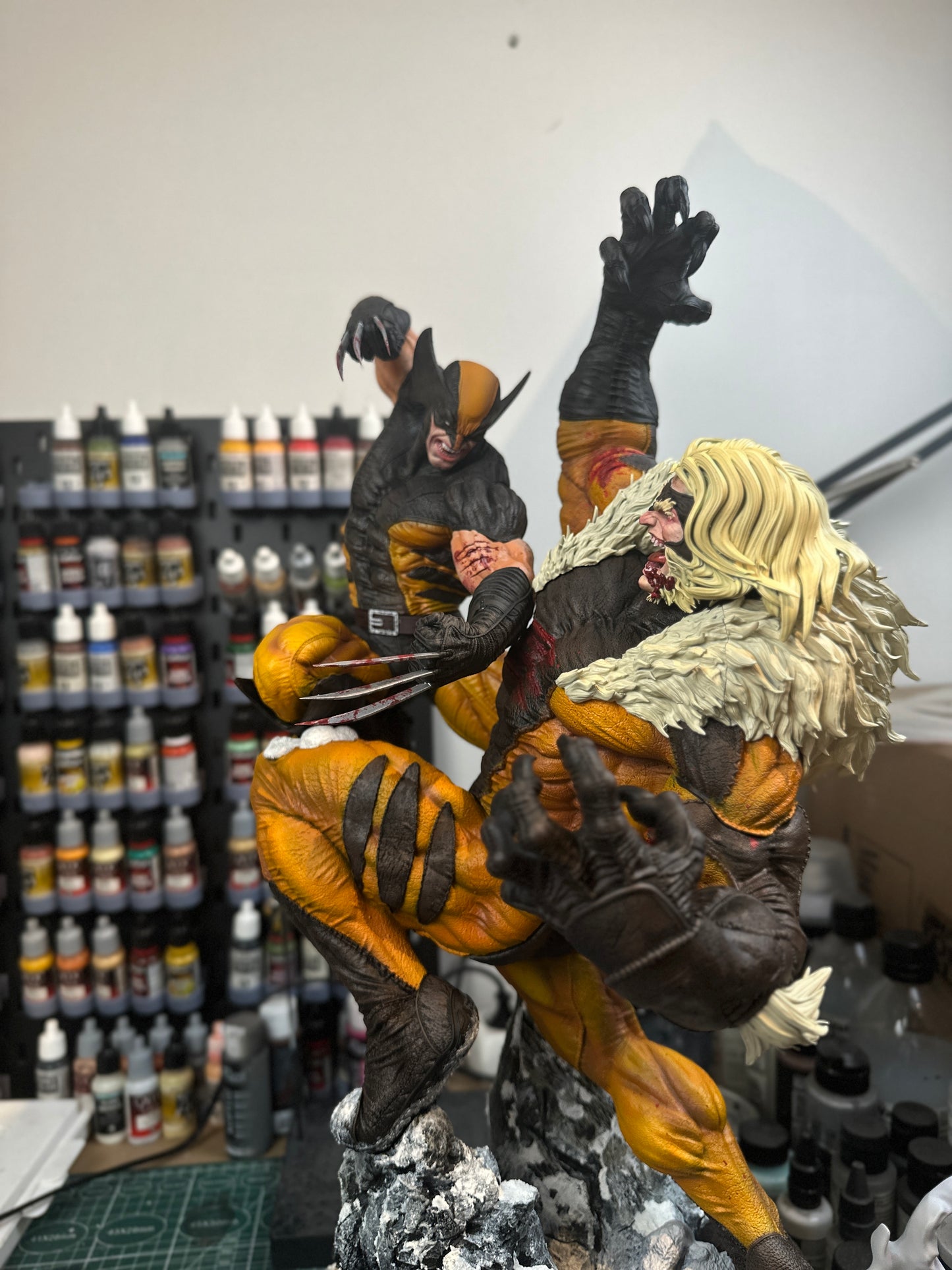 Wolverine vs Sabertooth Diorama
